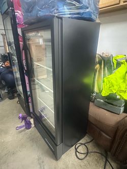 Commercial Glass Door Beverage Cooler / Merchandiser Refrigerator