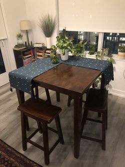 Table & 4 Stools