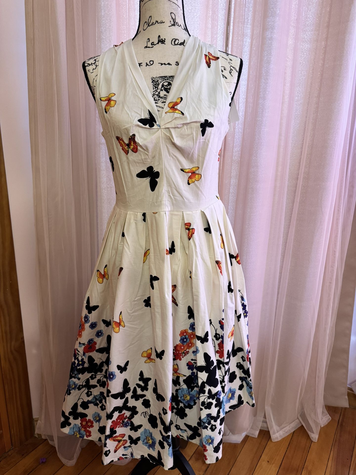 Belle Poque Retro Sleeveless Dress With Butterflies