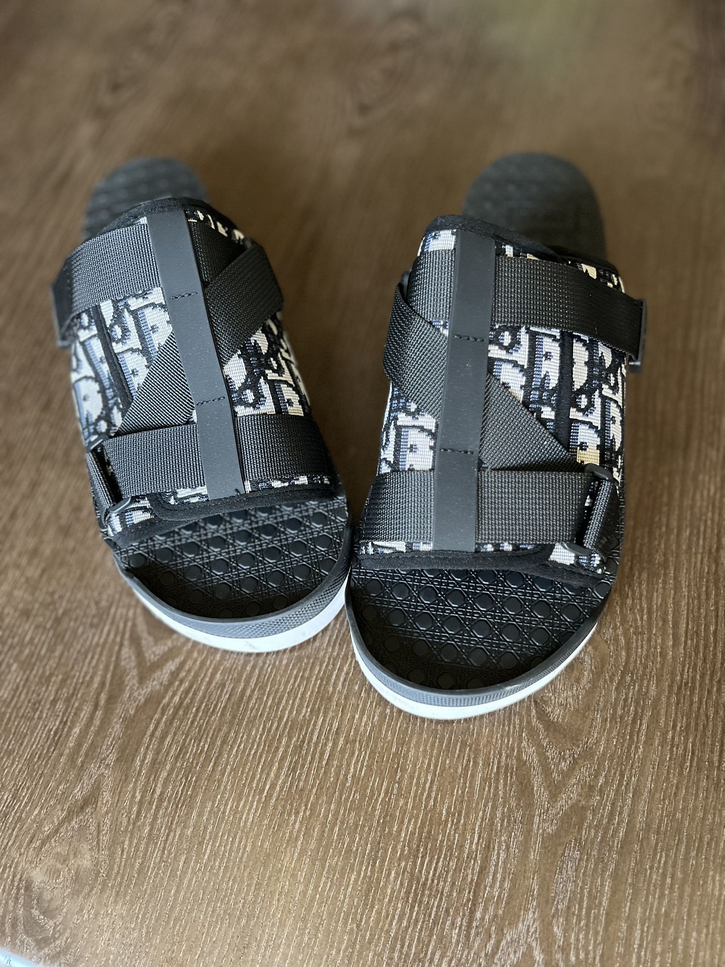 Dior Alpha Slides For Women And Men Worn A Couple Of Times Feel Free To Ask Questions And Shoot Offers.