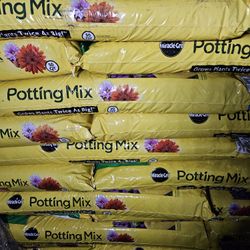 Miracle Grow Potting Mix 50 Quarts