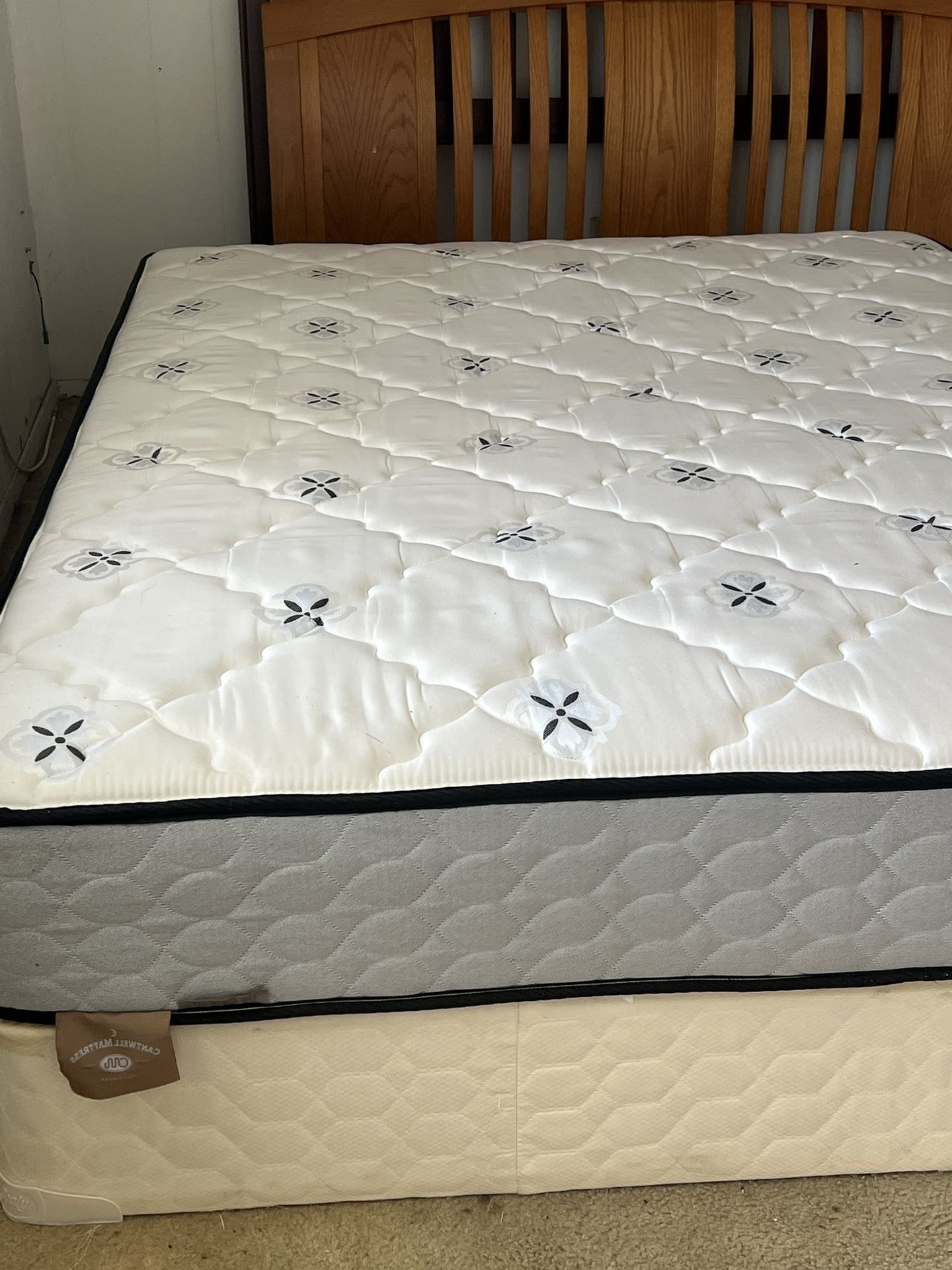 USED QUEEN SIZE DOUBLE SIDE TOP MATTRESS WITH BOX SPRING DELIVERY 🚚 AVAILABLE