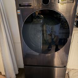 LG Front Loading Ventless Washer/ Dryer Combo!