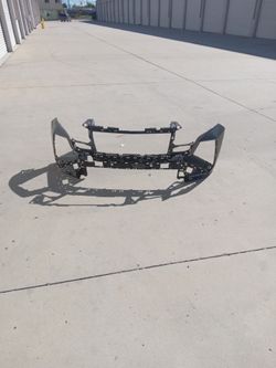 25 to 26 front bumper hyundai Tucson ( oem) little damage
