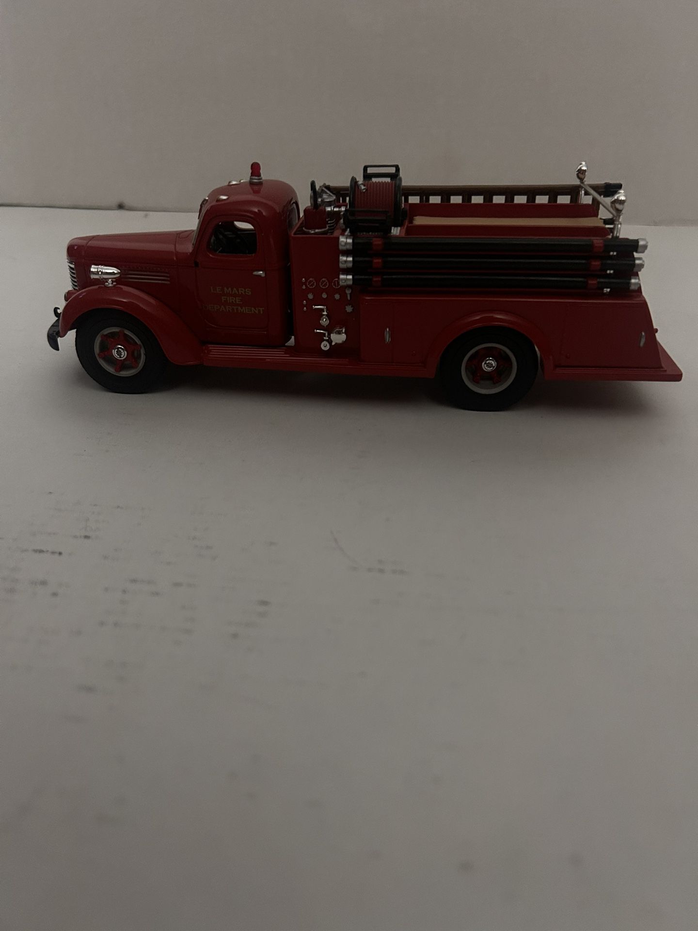 Die Cast 1949 1st Gear Fire Engine