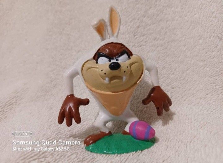 Vintage Looney tunes Tasmanian devil as Easter bunny figure