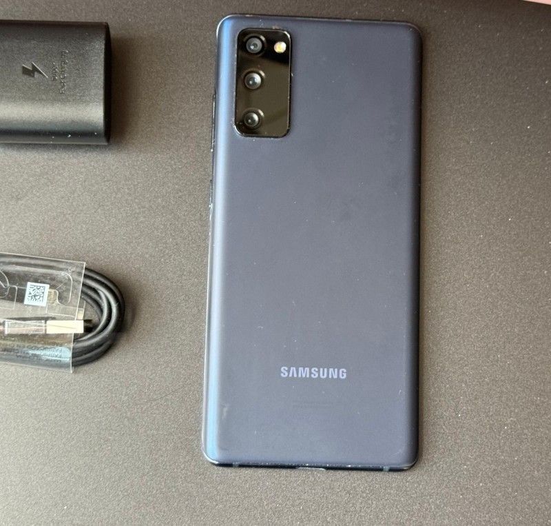 Samsung Galaxy S20 FE , Factory Unlocked, Excellent Condition
