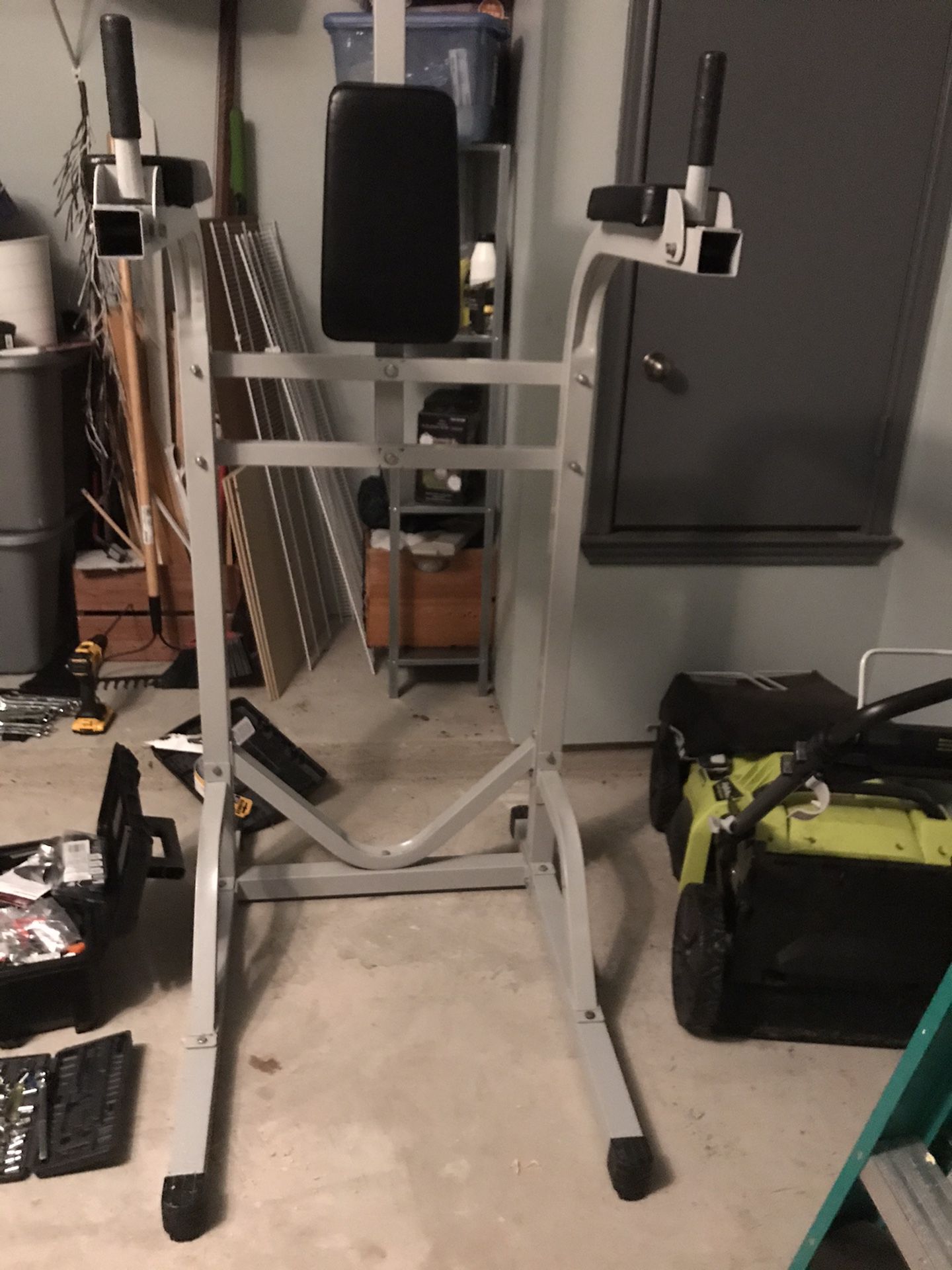 Power Tower, pull-up, dip and abs bar