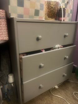Wooden chest of drawers