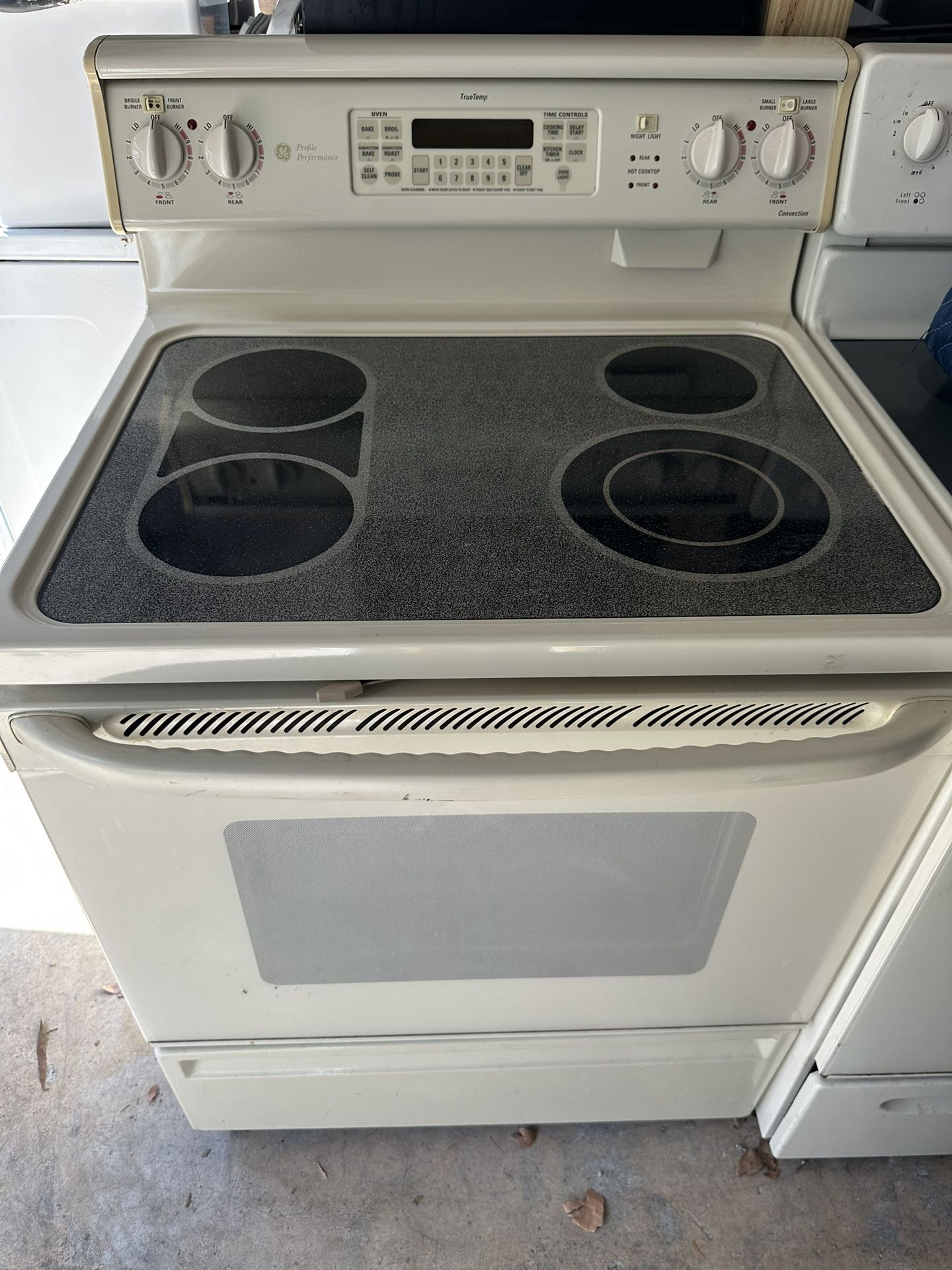 30” Almond Ge Conv Glasstop Stove