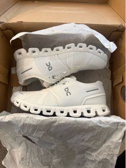 NEW!!! ON CLOUD woman’s 7 shoes