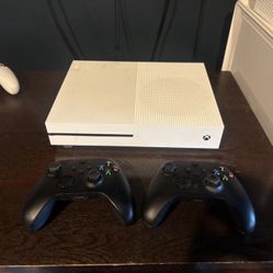 Xbox 1 Two Controllers