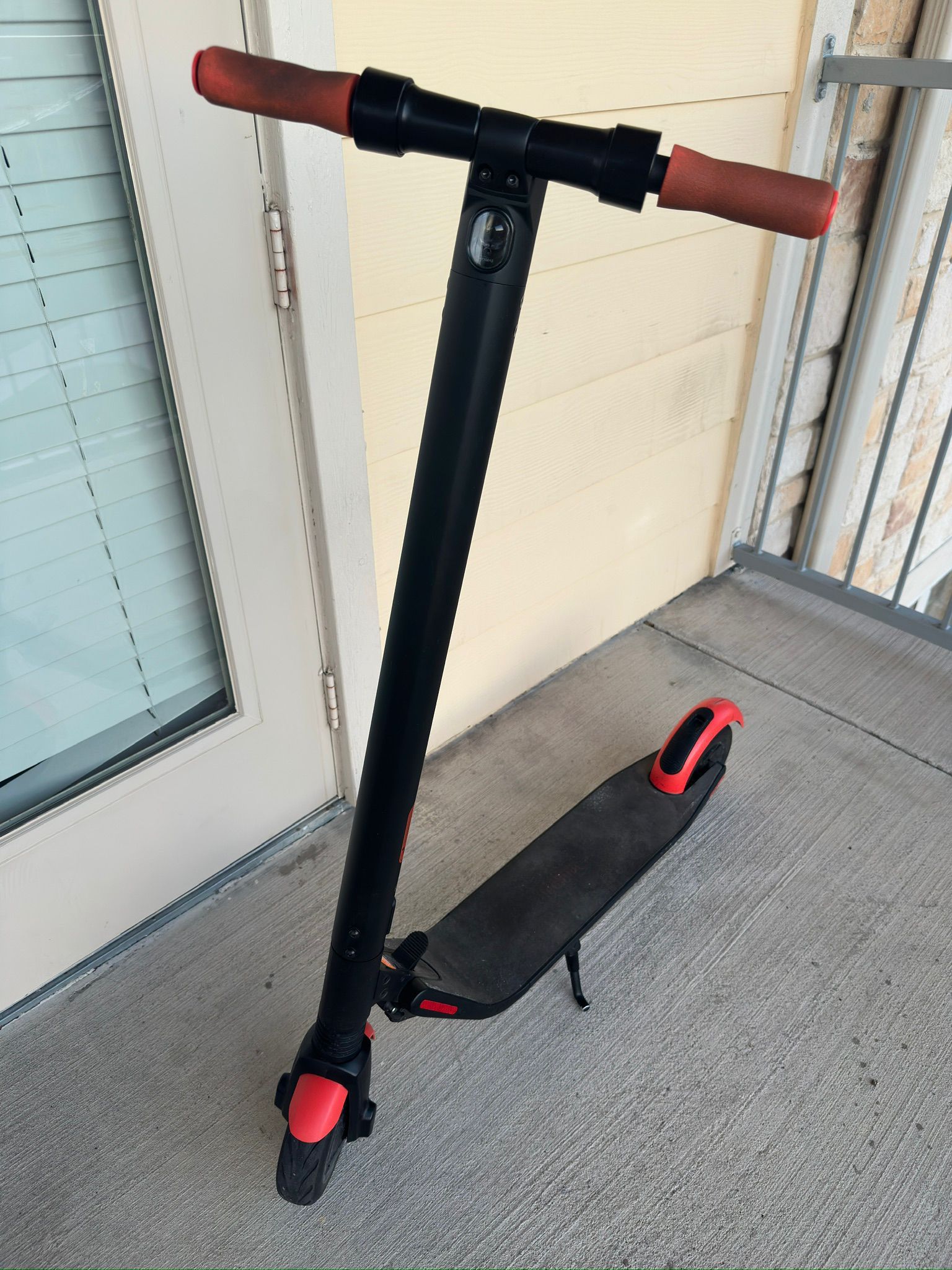 Segway Ninebot ES1L Electric Scooter