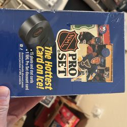 NHL 1990 Pro set factory sealed. 36 packs!! Stanley cup hologram?