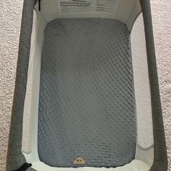 Mika Micky Baby bassinet