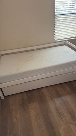 Trundle bed w/mattresses