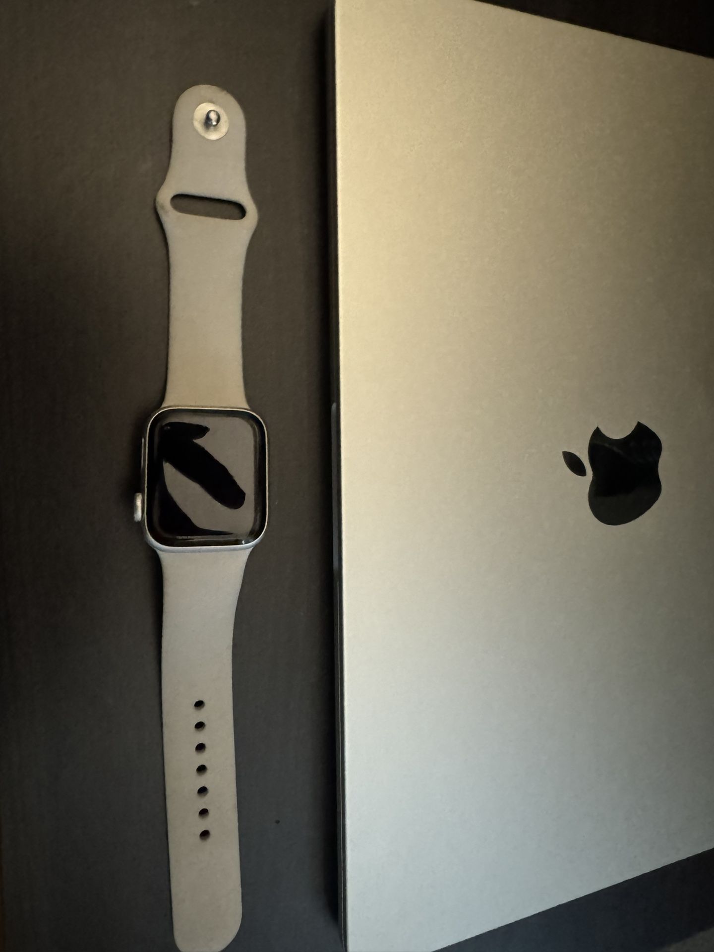 Apple Watch SE (2nd Gen) – 40mm GPS (2023)