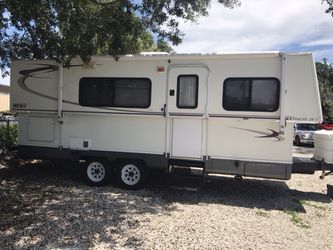 2004 HI-LO TOWLITE 24T Travel trailer, 1 Slide, Great tires, Must See