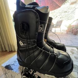 Burton “Mint” Women’s Snowboarding Boots (Size 9) Like New