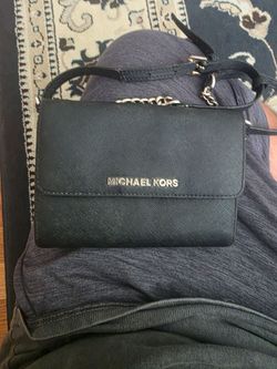 Micheal kors cross body purse
