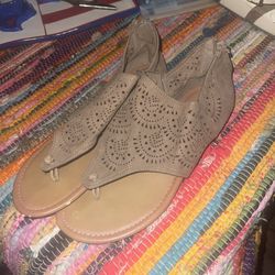 Woman’s Sandals Size 9