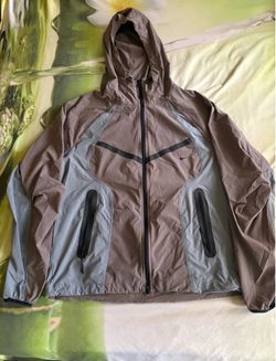 Nike Tech Dri-FIT Woven Windrunner