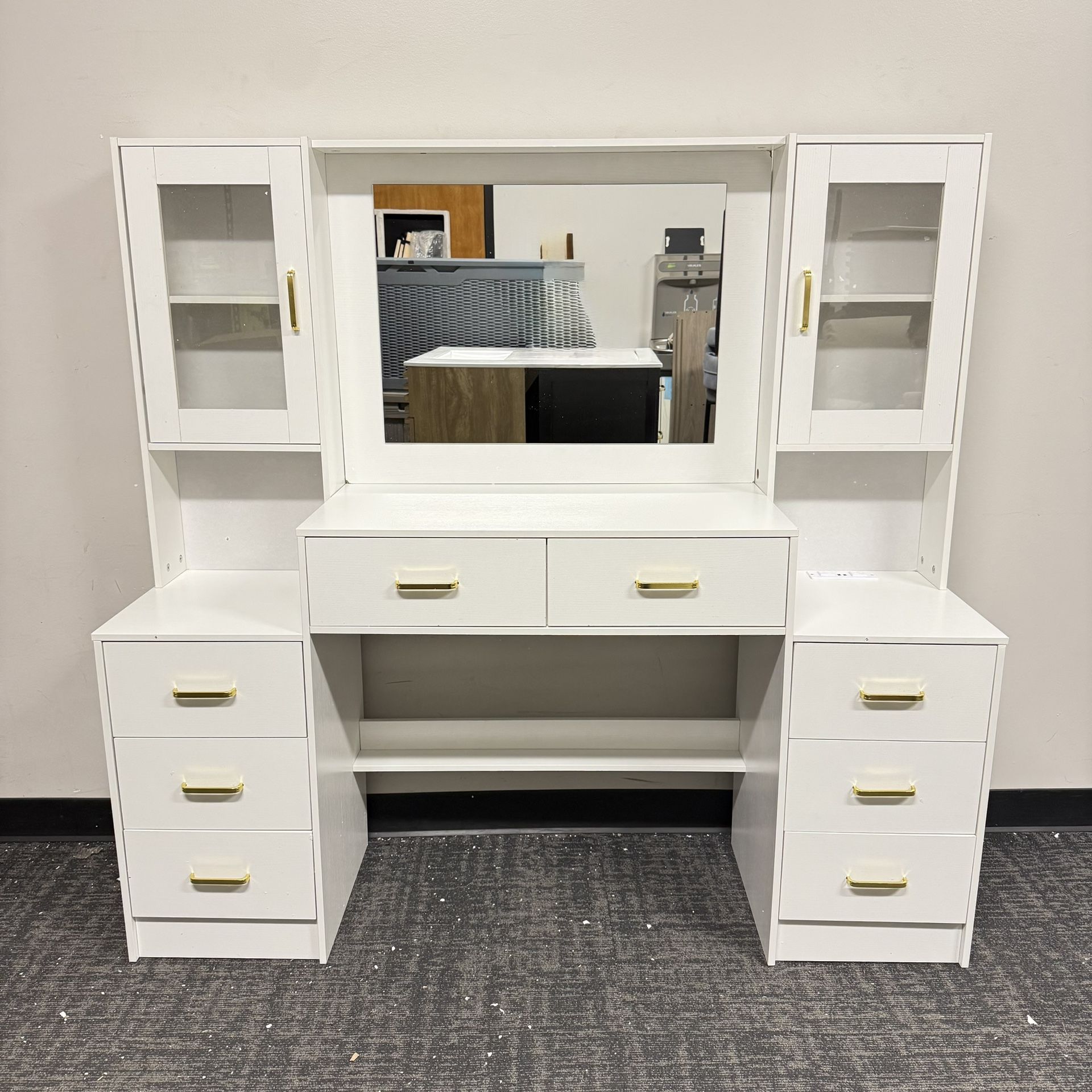 Large Make Up Vanity With Lights And Charge Station 