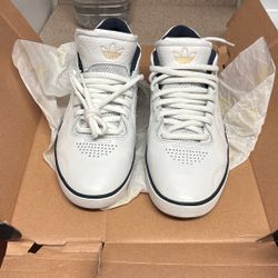 Size 10 Used Adidas Tyshawn Mids 