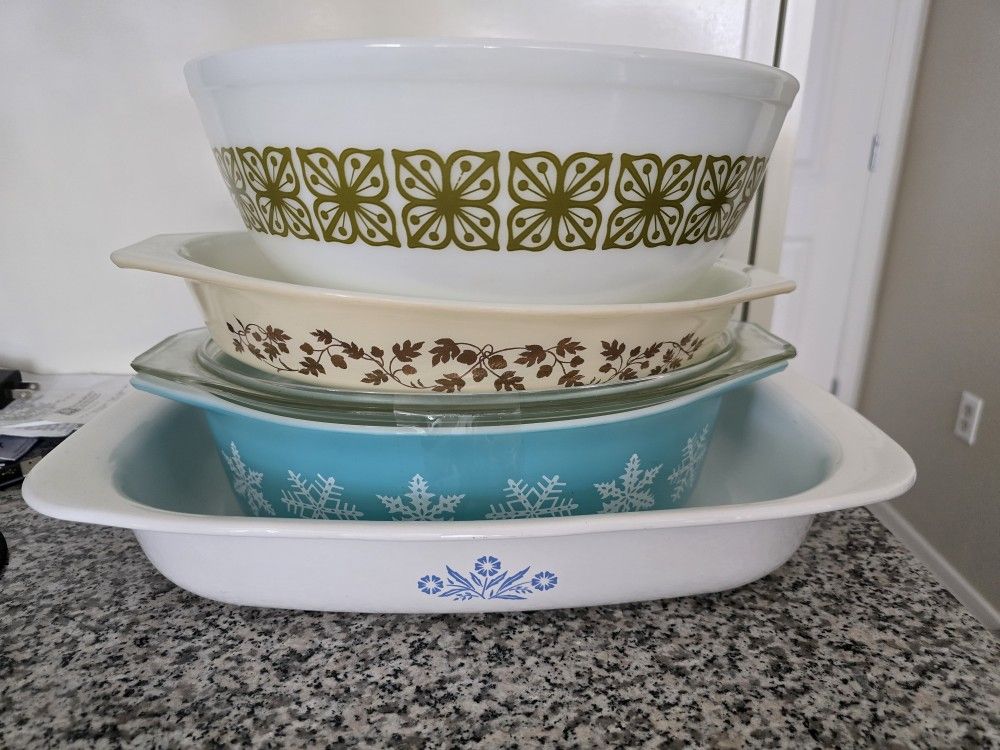 Vintage Pyrex 404 4qt Mixing Bowl