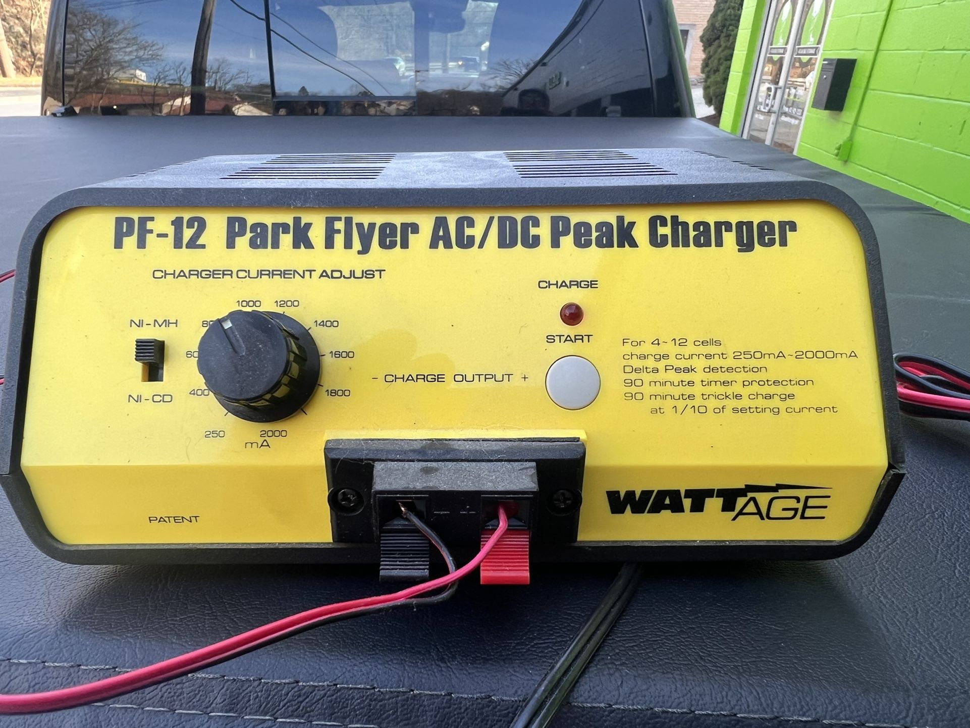 Wattage PF-12 Park Flyer AC/DC Peak Charger 