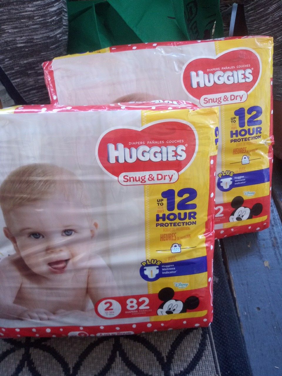 Huggies snug and dry 82 pk diapers