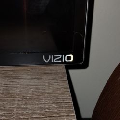 Vizio Flats Screen TV. And Remote 