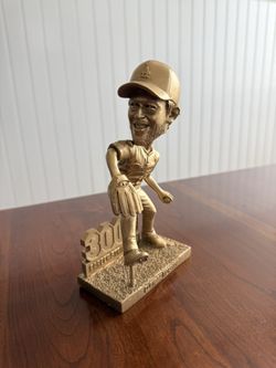 Clayton Kershaw, 3000 strikeouts Gold bobble head limited edition.