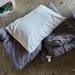 2 Twin Comforters And A Pillow