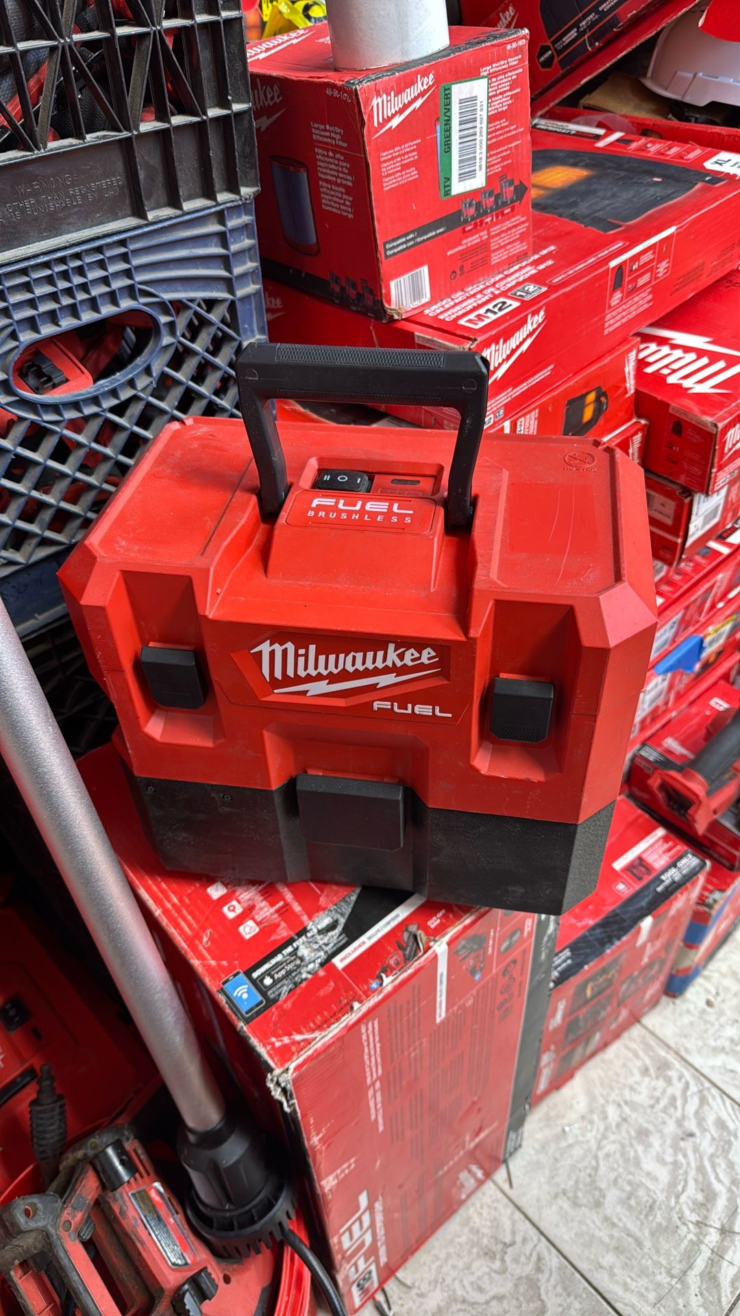 Milwaukee M12 1.5 Gal Fuel Vacuum