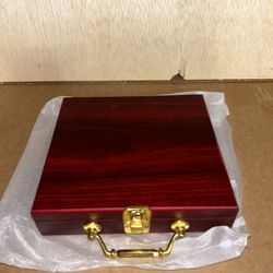 100 Chip Mahogany Poker Set With Dice 