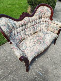 Vintage Victorian sofa (Webster Texas)