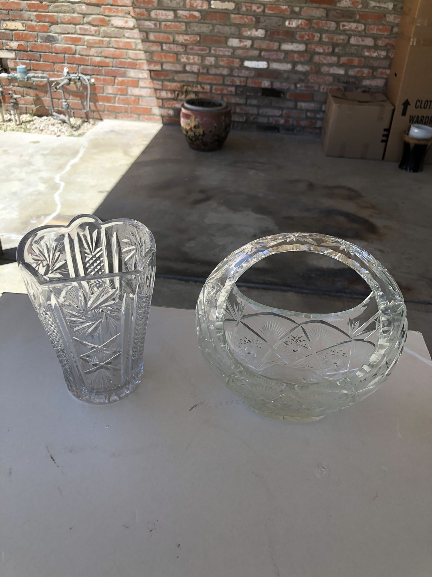 Crystal vase and crystal circular crystal bowl.