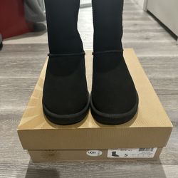 Ugg Classic SHORT Boots (Black) Size 5