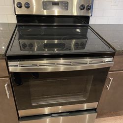 Brand New GE Electric Stove: Stainless Steel