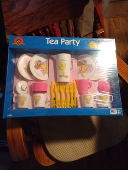 Rare New In Box Looney Tunes Tea Party Set