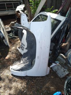 Part 2002 Chevrolet Tahoe Fender. Driver Side