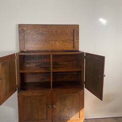Cabinet/ Chest 