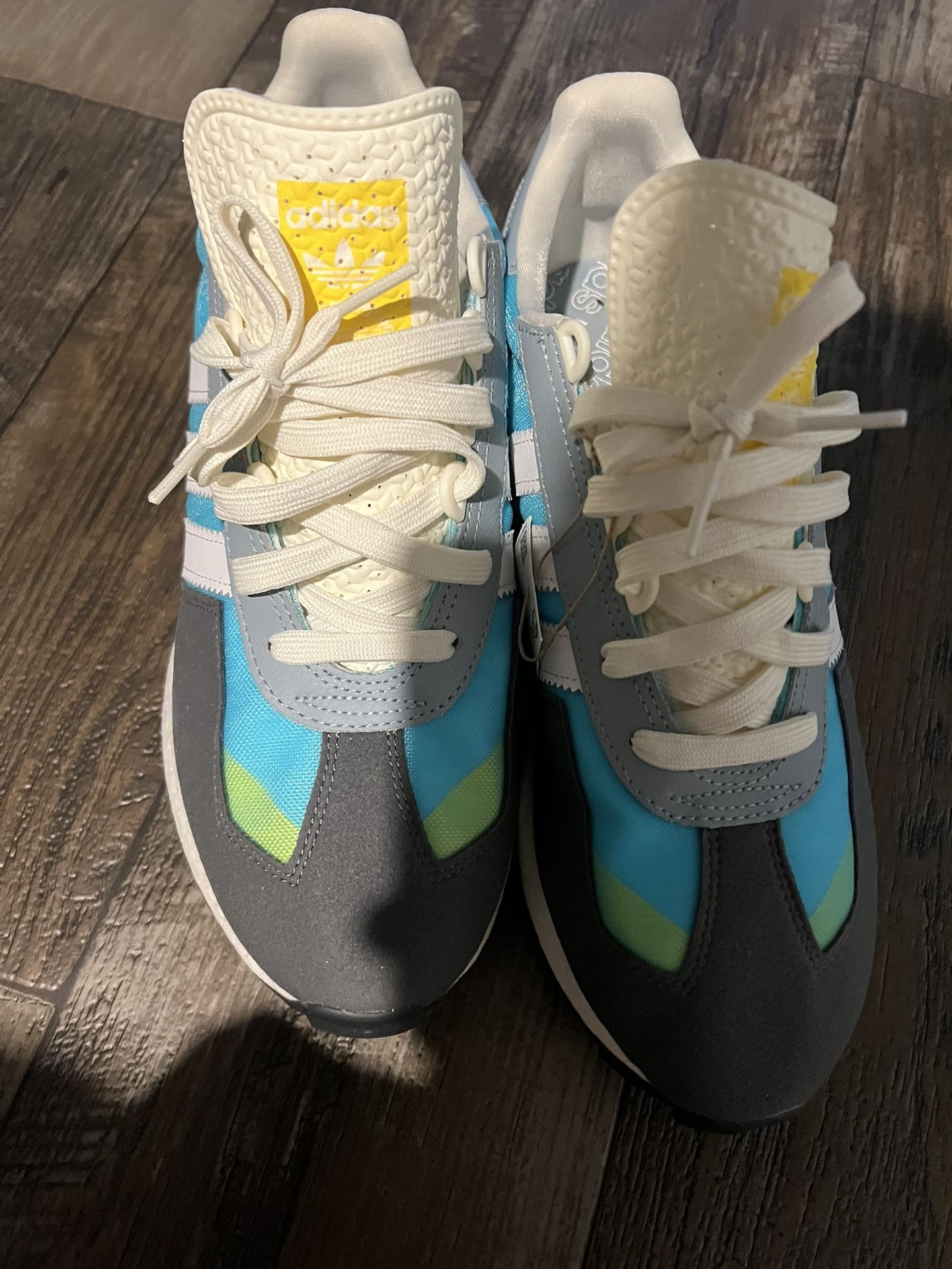 Adidas Men’s 10.5 Sneaker 