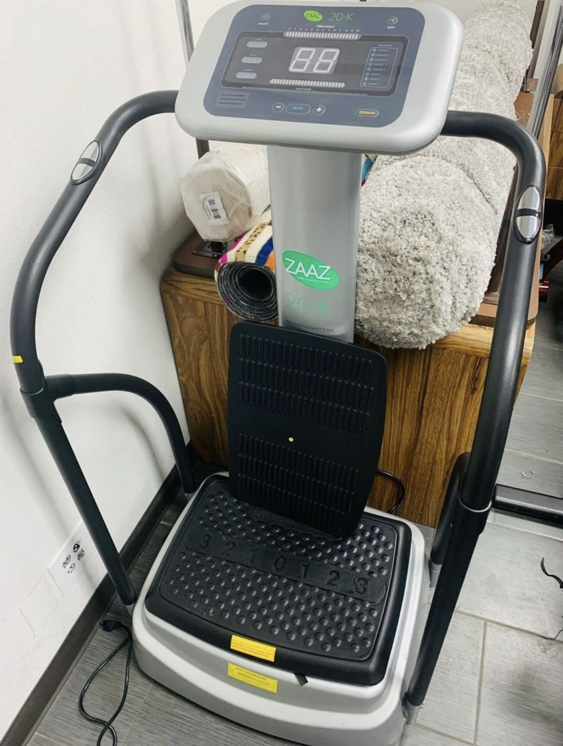 Zaaz 20k Whole Body Vibration Machine for Sale in Grand Terrace, CA