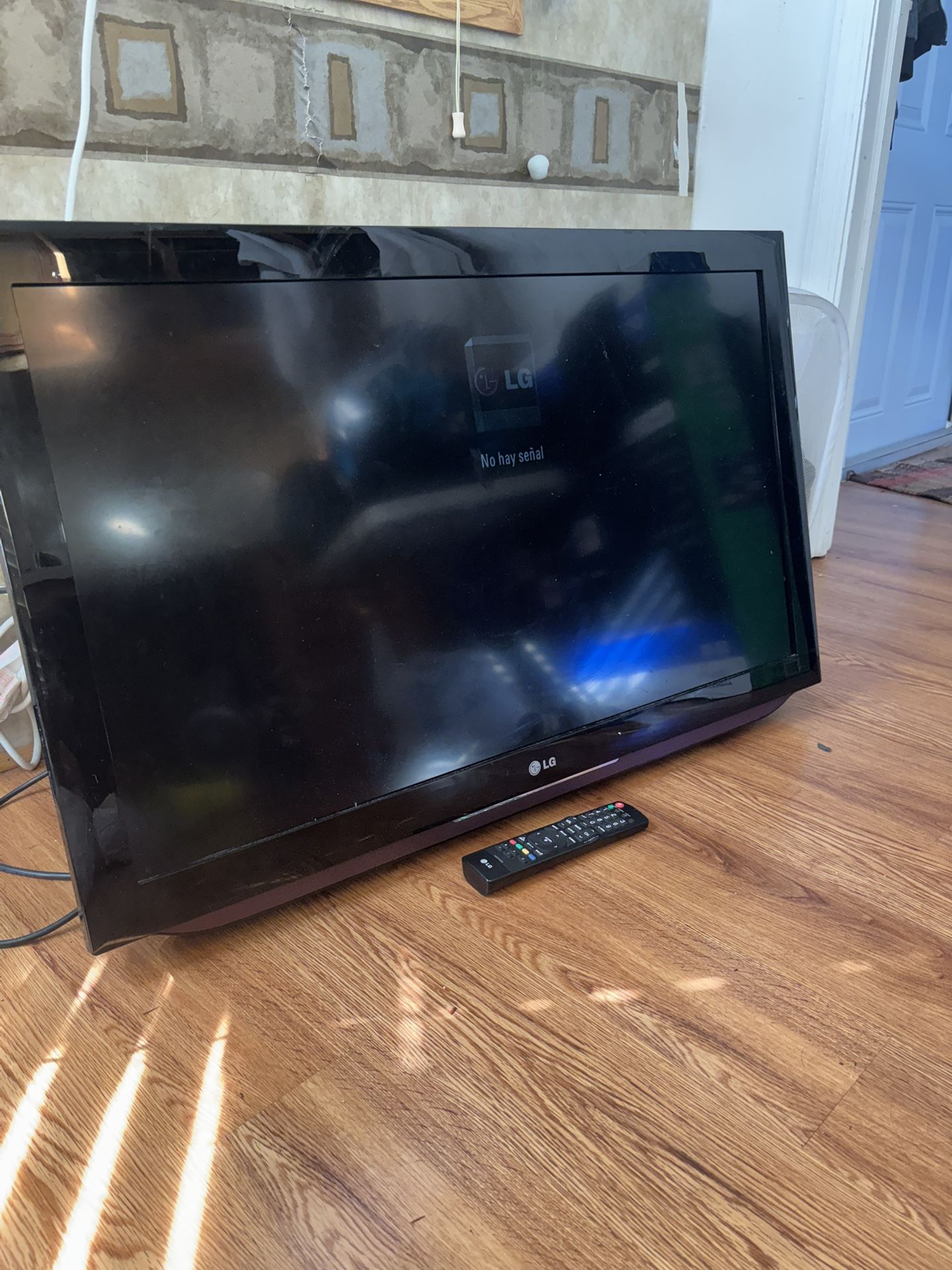 LG TV With Remote Control