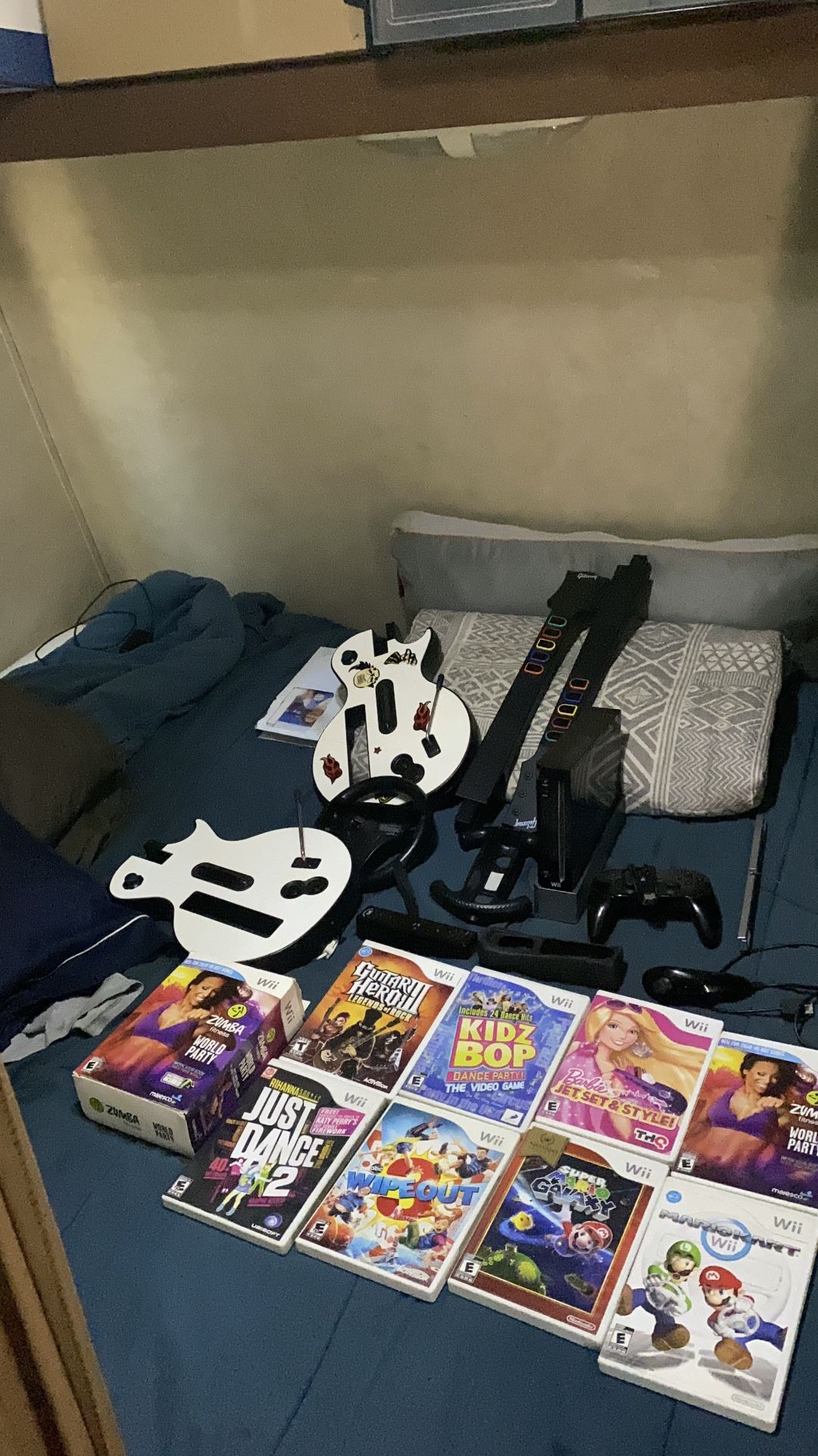 Guitar Hero Wii Bundle