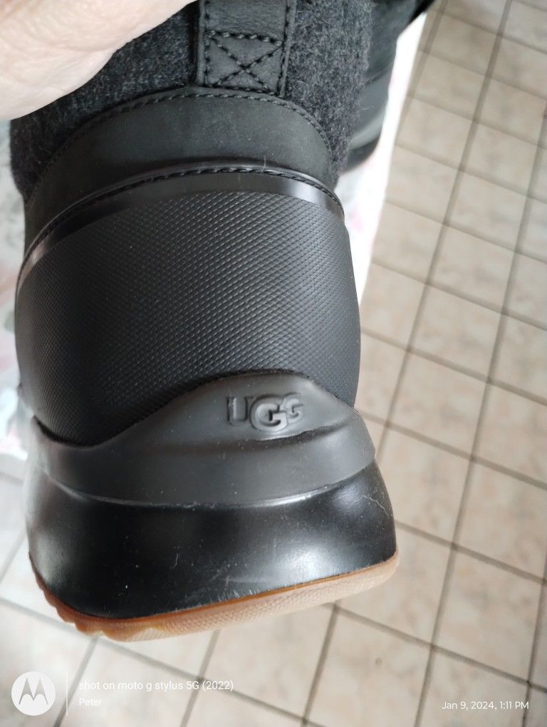 UGG BOOTS BRAND NEW 