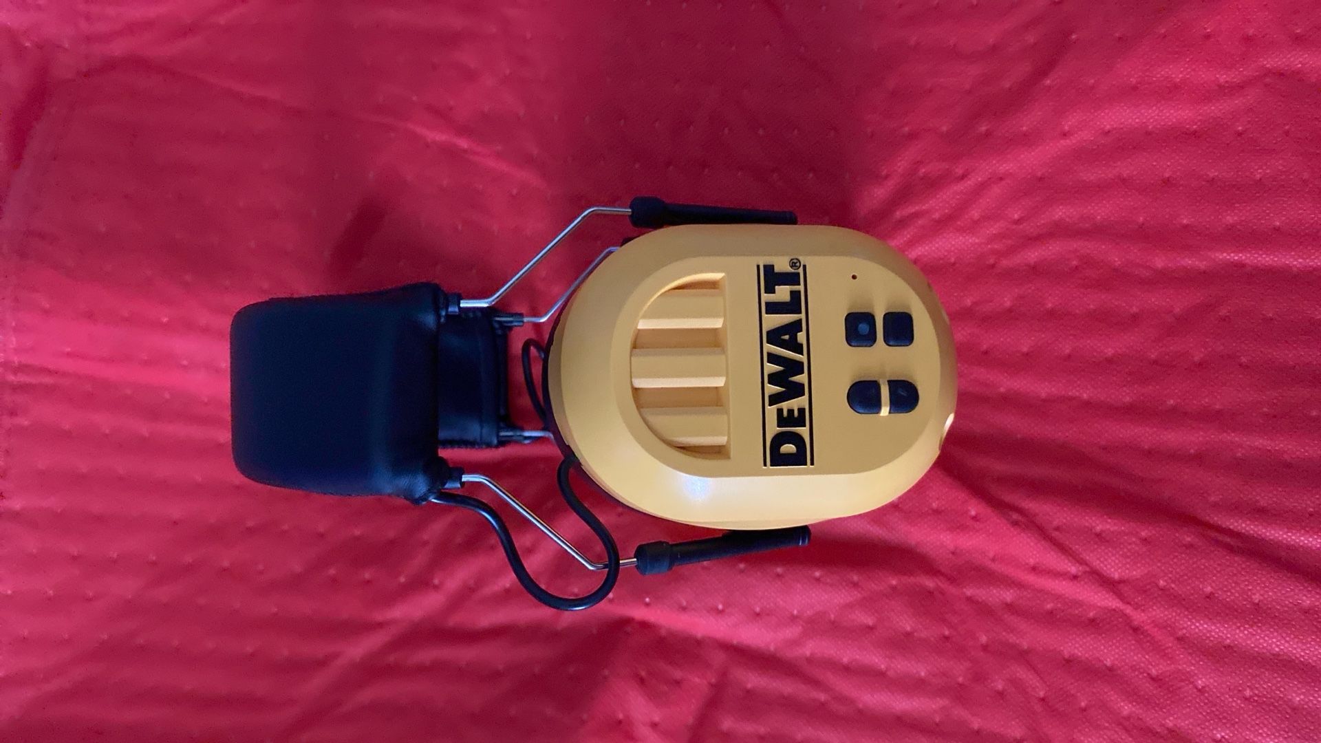 Noise Cancelation Bluetooth By DeWALT