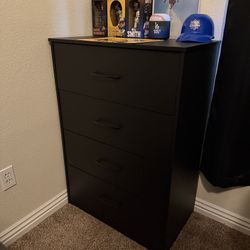 4 Drawer Dresser, Black 